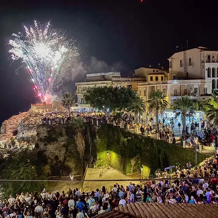 B&B Island Tropea -Sea View Rooms & Suites--2